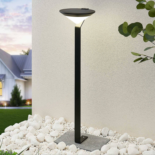 Lindby Clamor LED-solcellsgånglampa med PIR Sensor