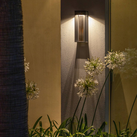 LED-solcellsvägglampa Blade med sensor, grå
